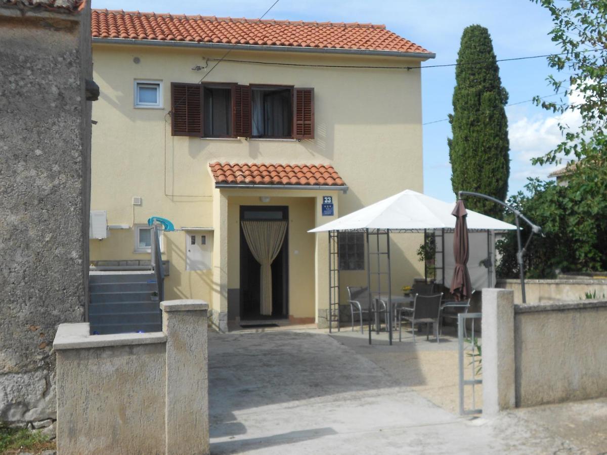 Holiday Home Mery By El-Pi Tours Malinska Exterior foto