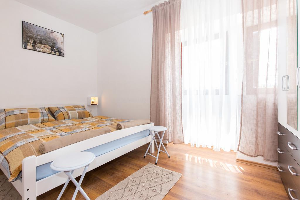 Holiday Home Mery By El-Pi Tours Malinska Exterior foto