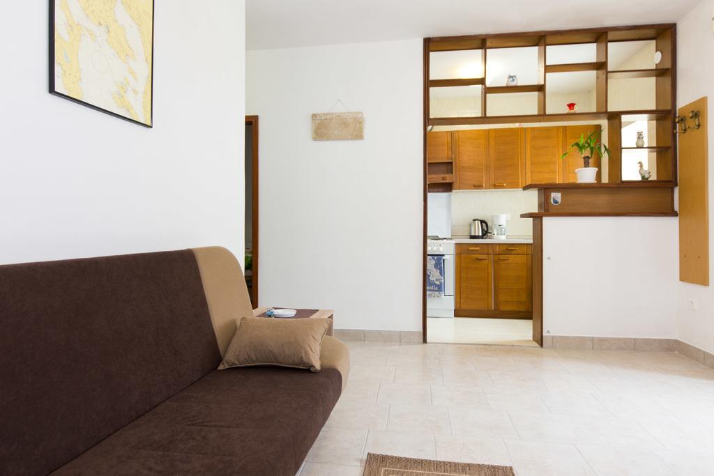 Holiday Home Mery By El-Pi Tours Malinska Exterior foto